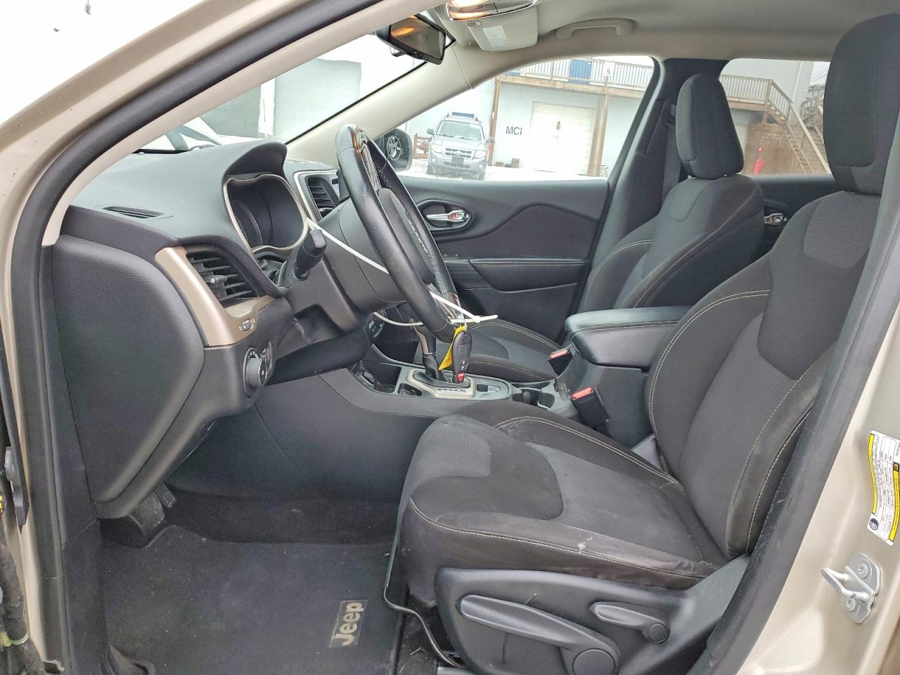 2015 Jeep Cherokee Latitude Beige vin: 1C4PJLCB1FW721606