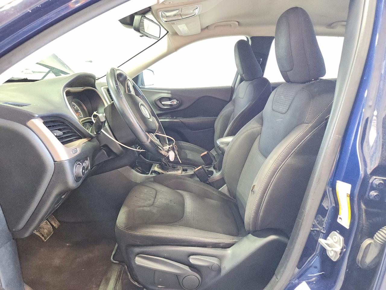 2015 Jeep Cherokee Latitude Blue vin: 1C4PJLCB1FW759806
