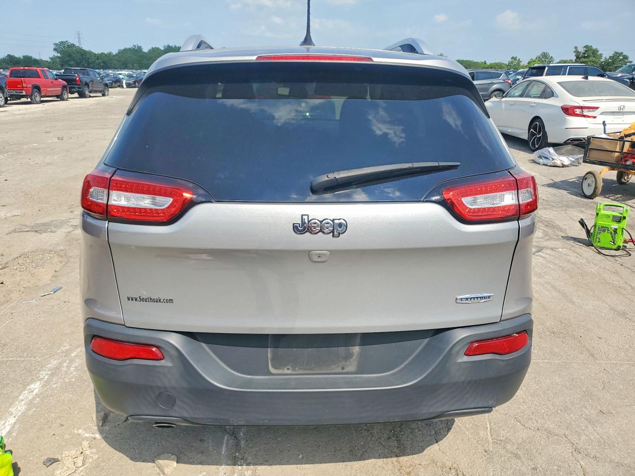 2015 Jeep Cherokee Latitude Gray vin: 1C4PJLCB1FW766657