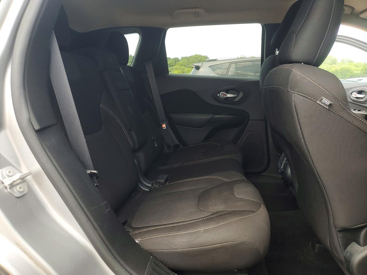 2015 Jeep Cherokee Latitude Gray vin: 1C4PJLCB1FW766657