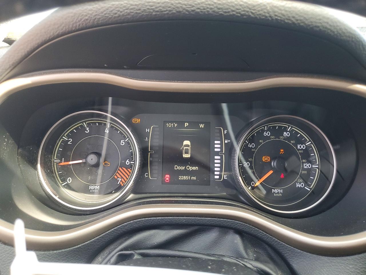 2015 Jeep Cherokee Latitude Gray vin: 1C4PJLCB1FW766657