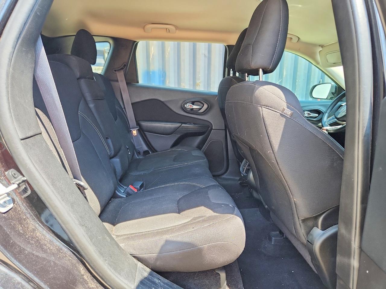 2015 Jeep Cherokee Latitude Black vin: 1C4PJLCB1FW770689