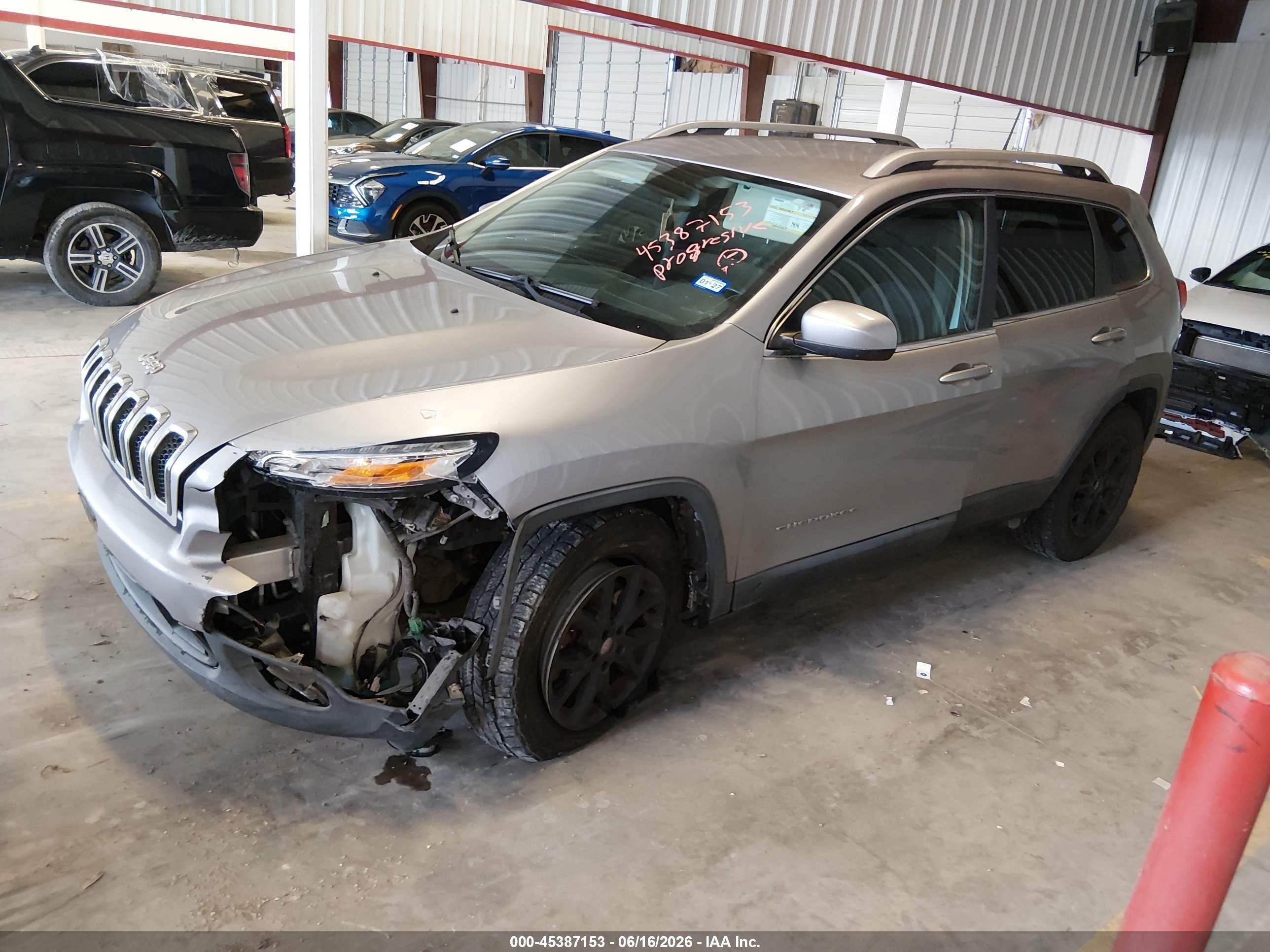 2017 Jeep Cherokee Latitude Fwd Silver vin: 1C4PJLCB1HD219063