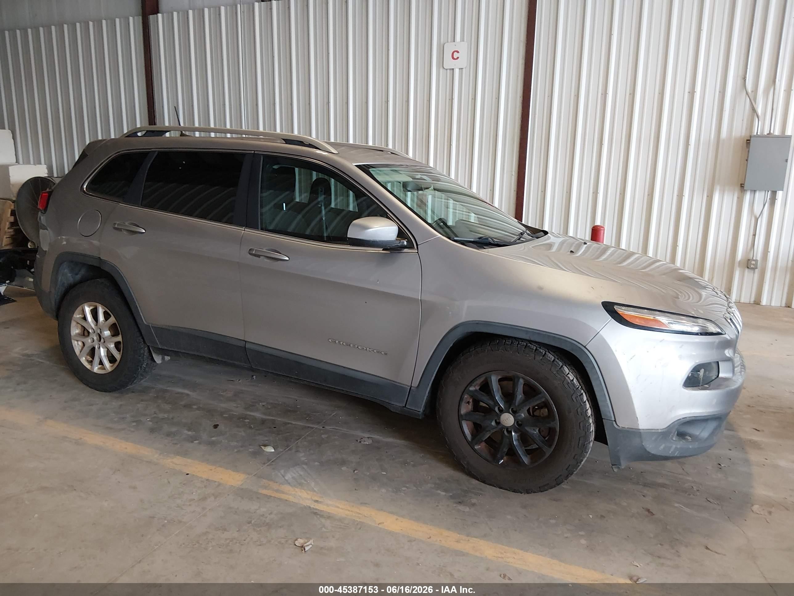 2017 Jeep Cherokee Latitude Fwd Silver vin: 1C4PJLCB1HD219063