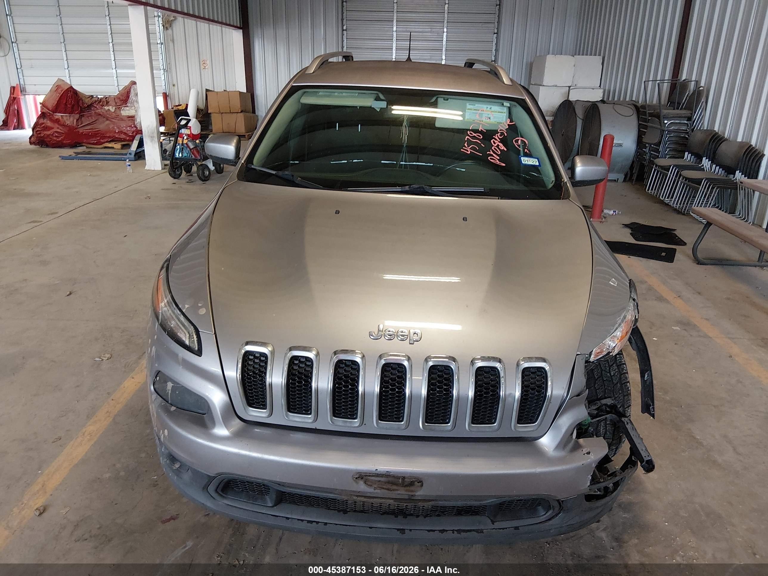 2017 Jeep Cherokee Latitude Fwd Silver vin: 1C4PJLCB1HD219063
