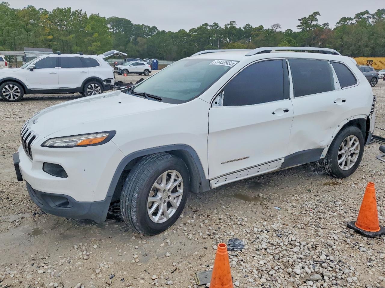 2017 Jeep Cherokee Latitude White vin: 1C4PJLCB1HW540752