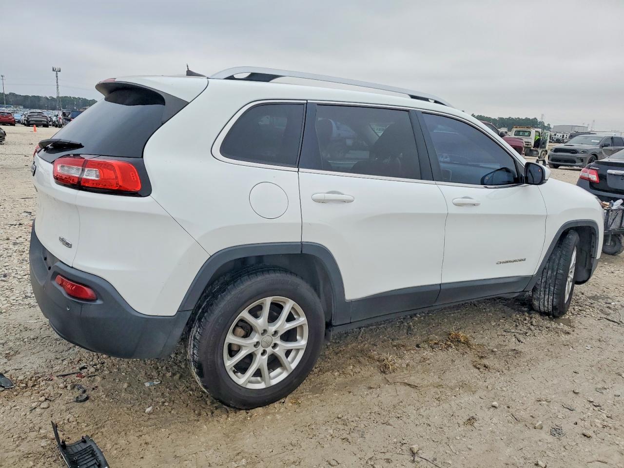 2017 Jeep Cherokee Latitude White vin: 1C4PJLCB1HW540752