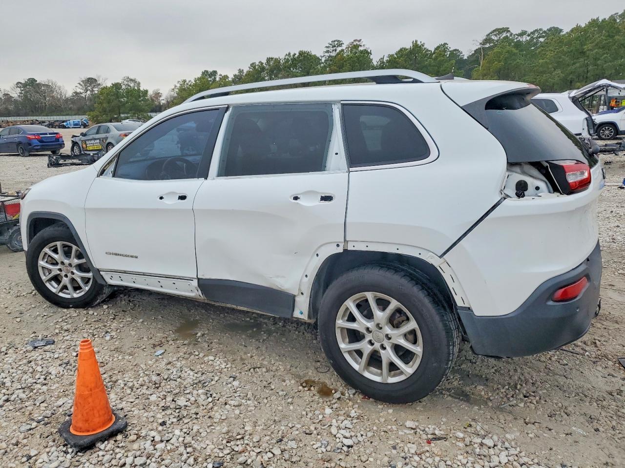 2017 Jeep Cherokee Latitude White vin: 1C4PJLCB1HW540752