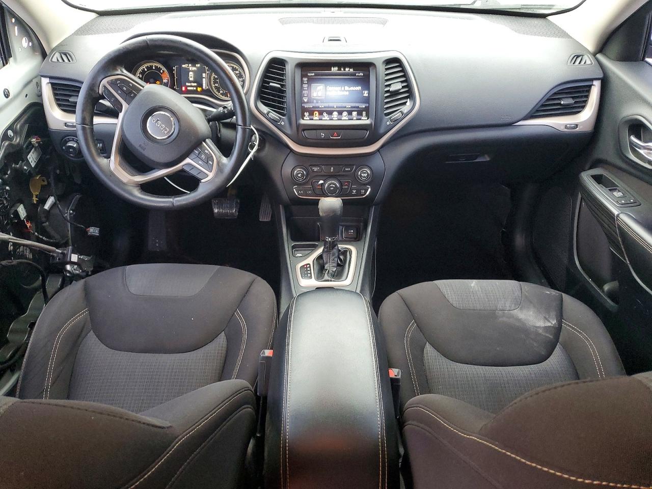 2017 Jeep Cherokee Latitude White vin: 1C4PJLCB1HW540752