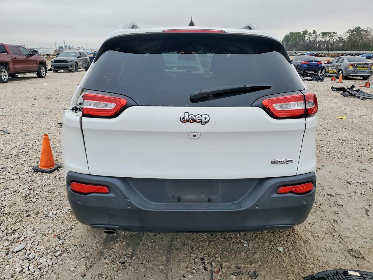 2017 Jeep Cherokee Latitude White vin: 1C4PJLCB1HW540752