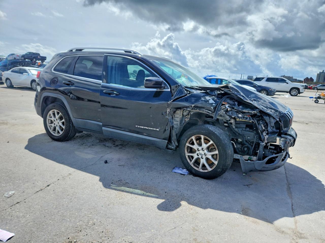 2017 Jeep Cherokee Latitude Черный vin: 1C4PJLCB1HW560466