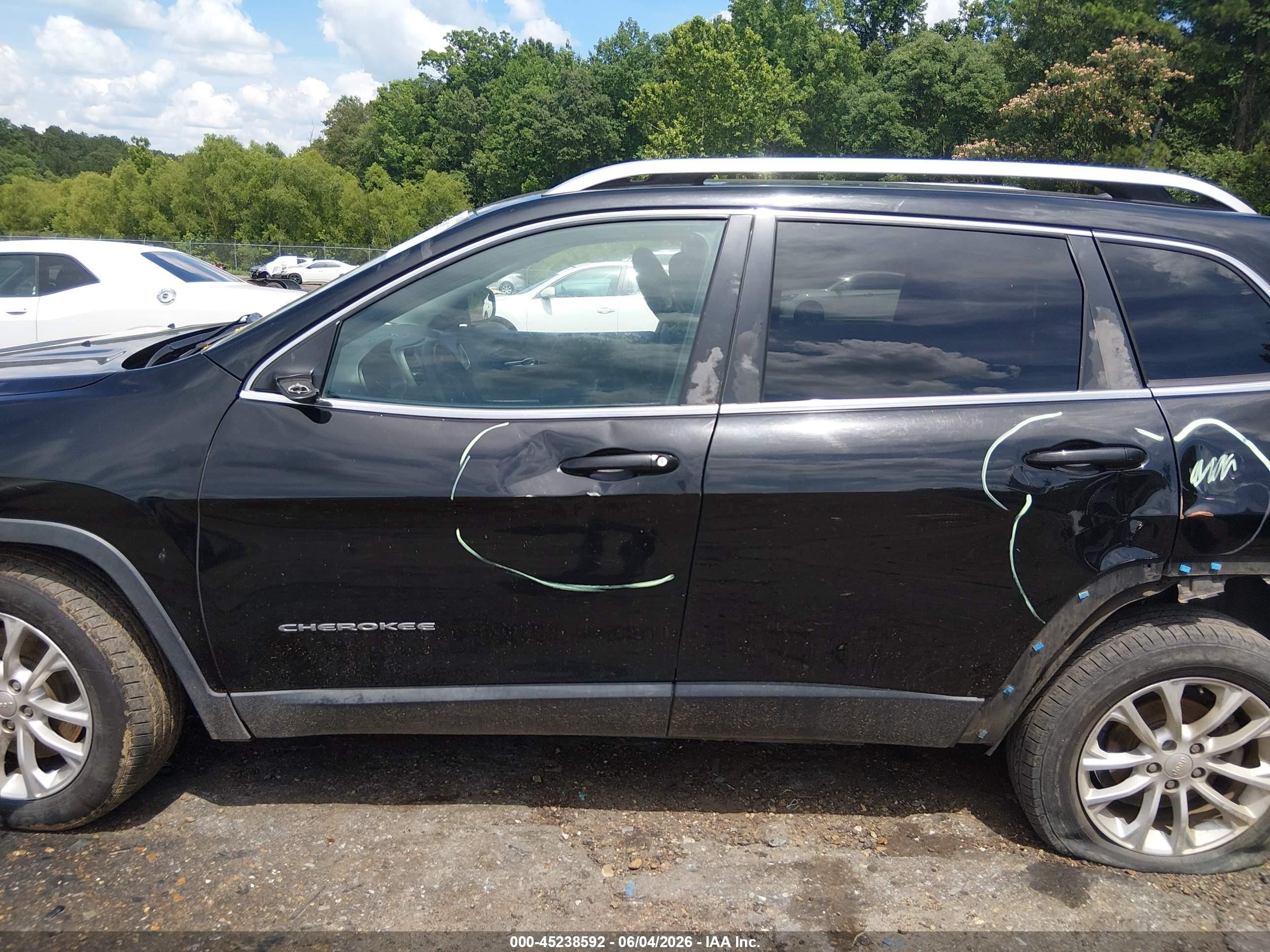 2019 Jeep Cherokee Latitude Fwd Black vin: 1C4PJLCB1KD149720