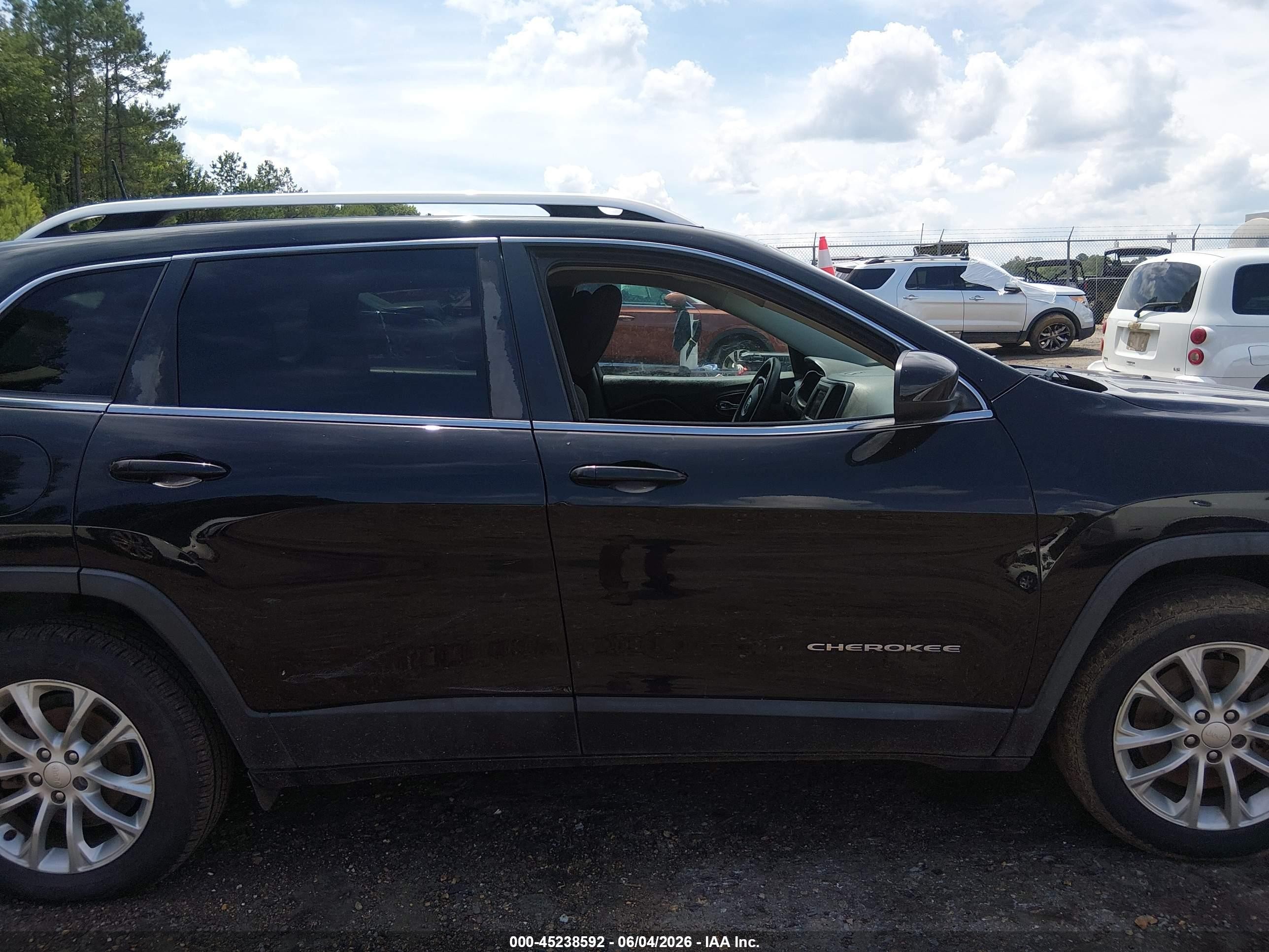 2019 Jeep Cherokee Latitude Fwd Black vin: 1C4PJLCB1KD149720