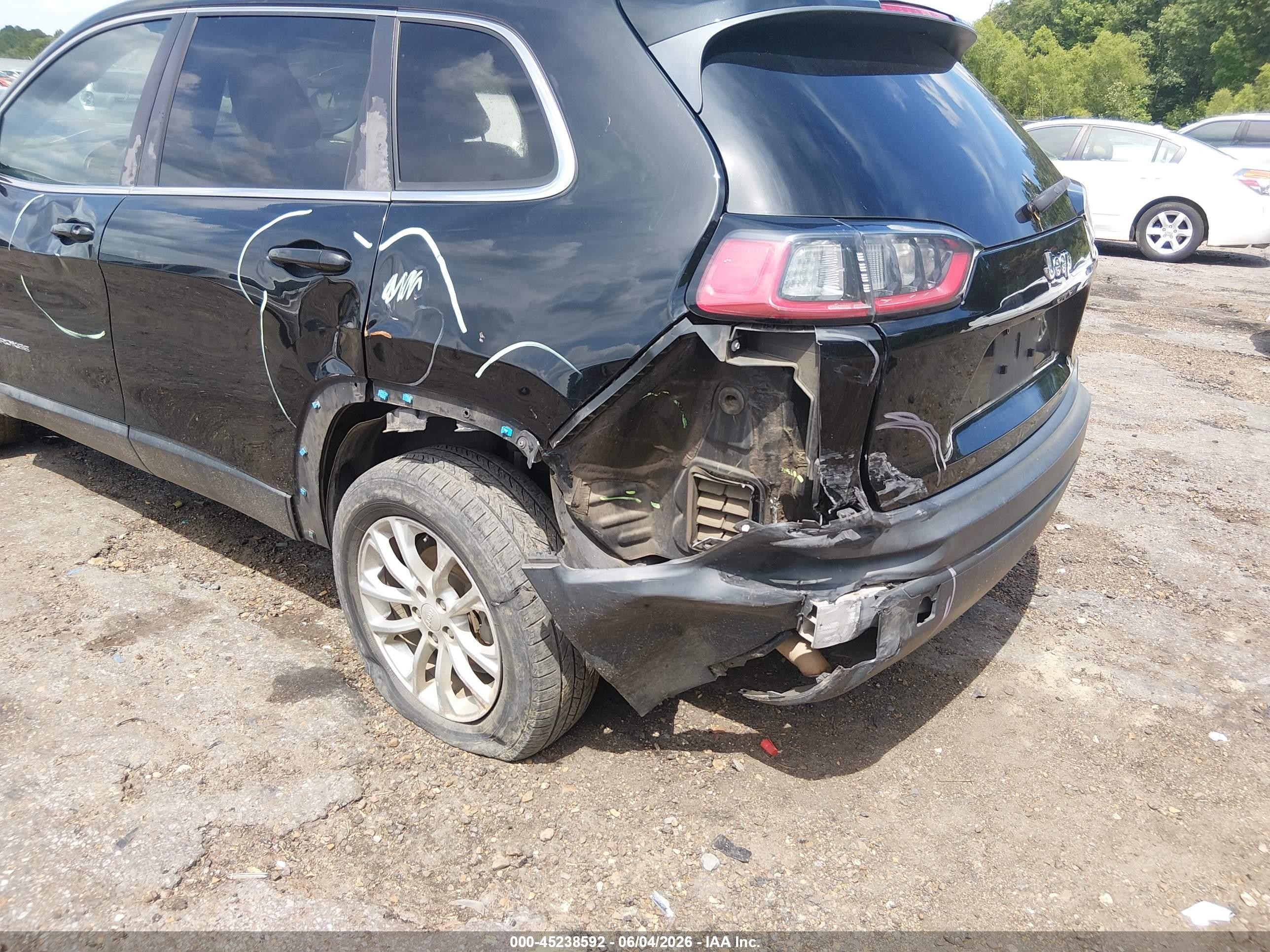 2019 Jeep Cherokee Latitude Fwd Black vin: 1C4PJLCB1KD149720