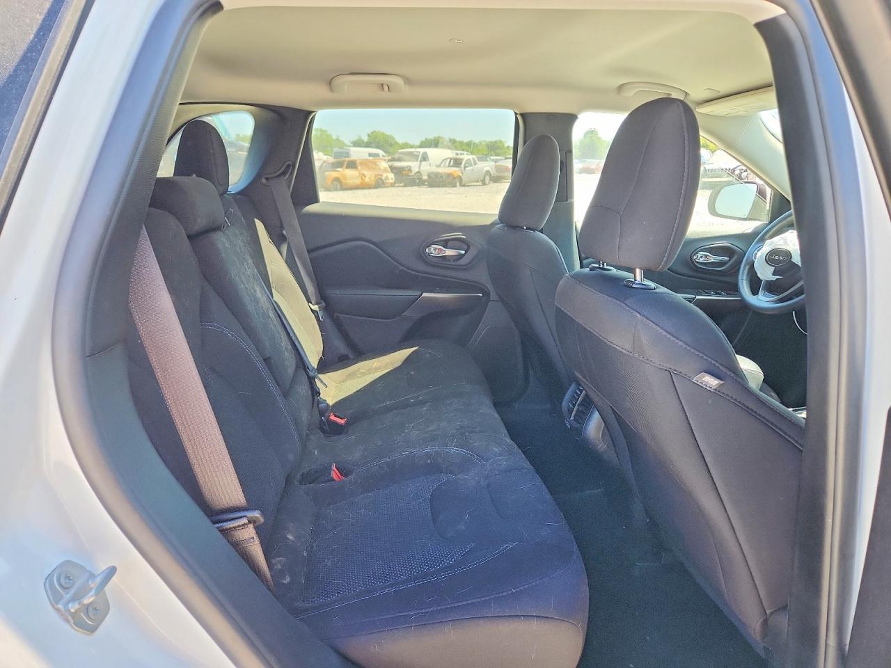 2020 Jeep Cherokee Latitude White vin: 1C4PJLCB1LD521896