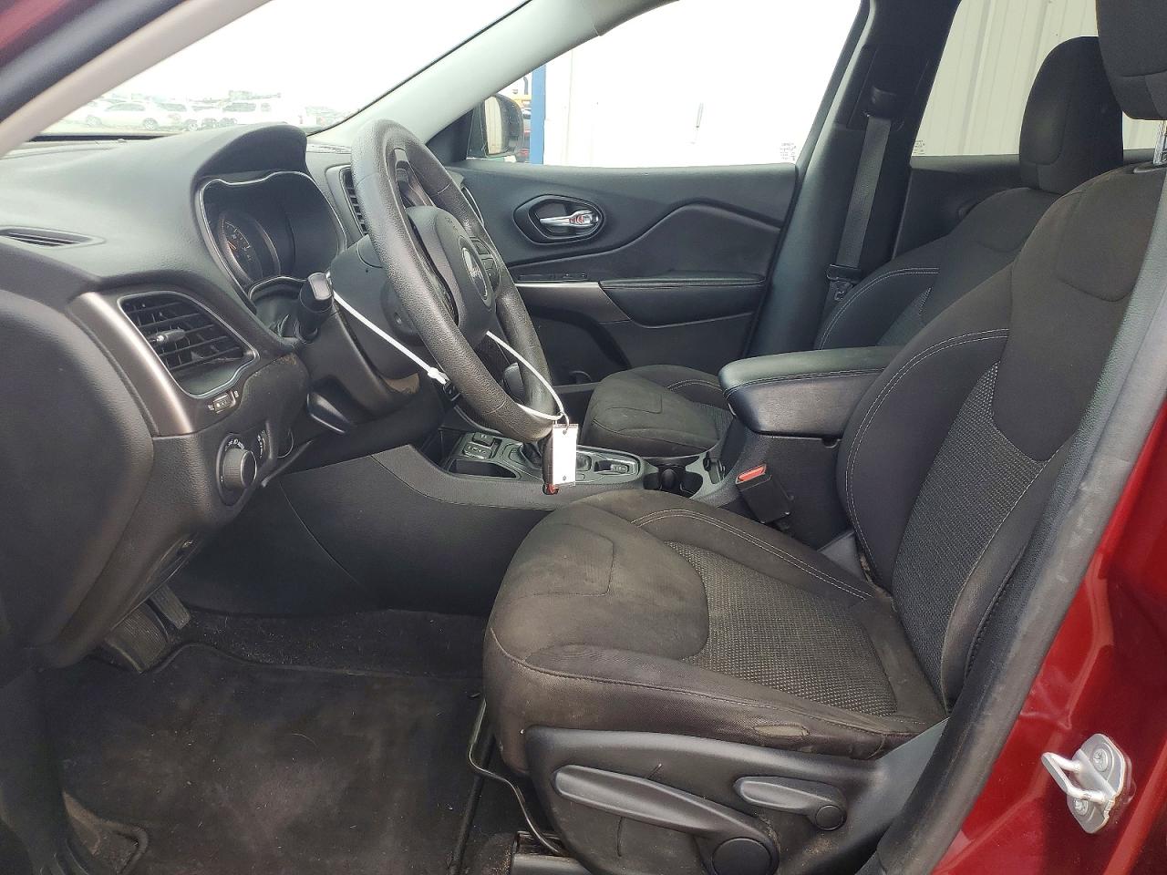 2020 Jeep Cherokee Latitude Burgundy vin: 1C4PJLCB1LD648566