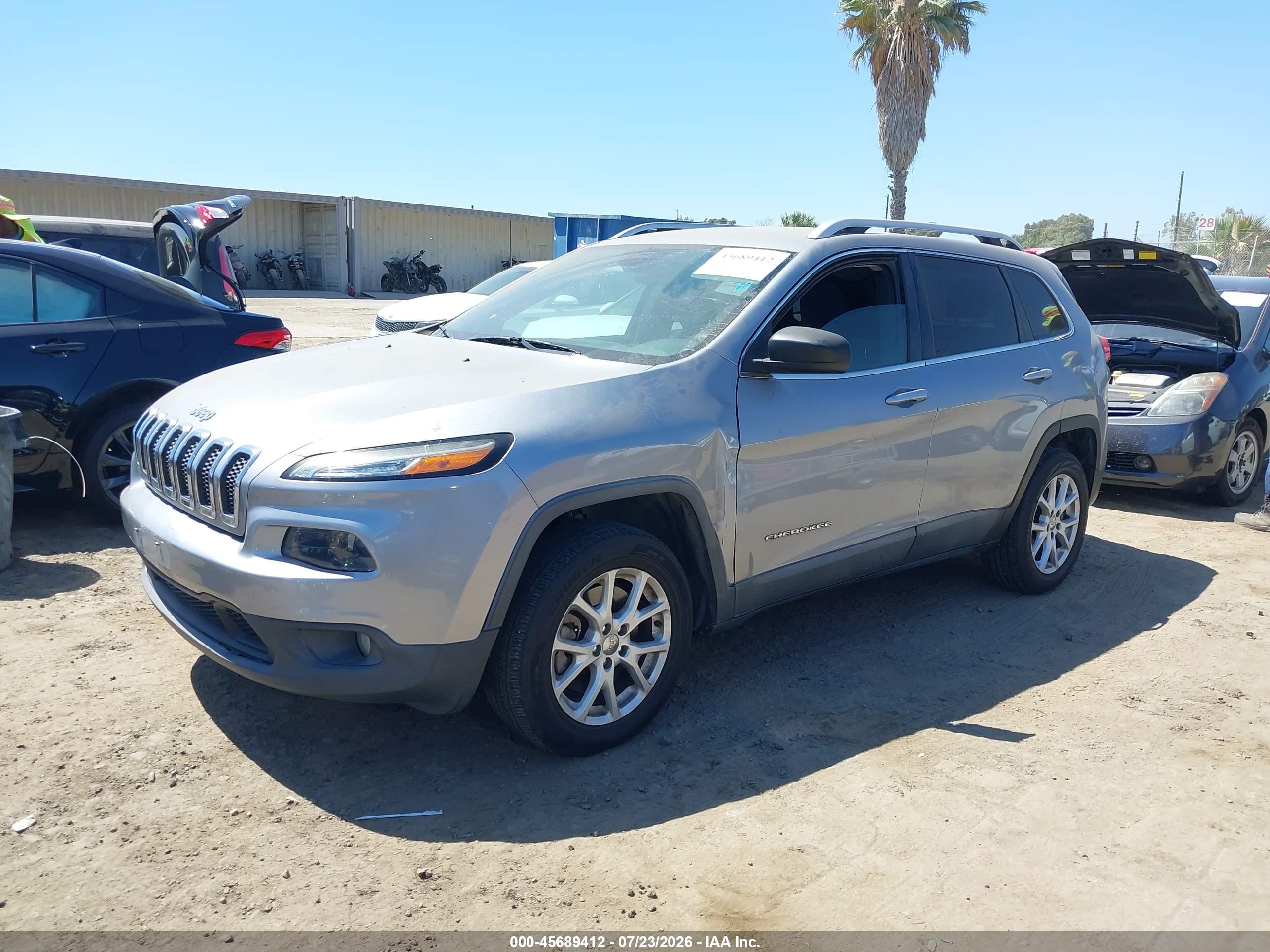 2014 Jeep Cherokee Latitude Silver vin: 1C4PJLCB2EW123670