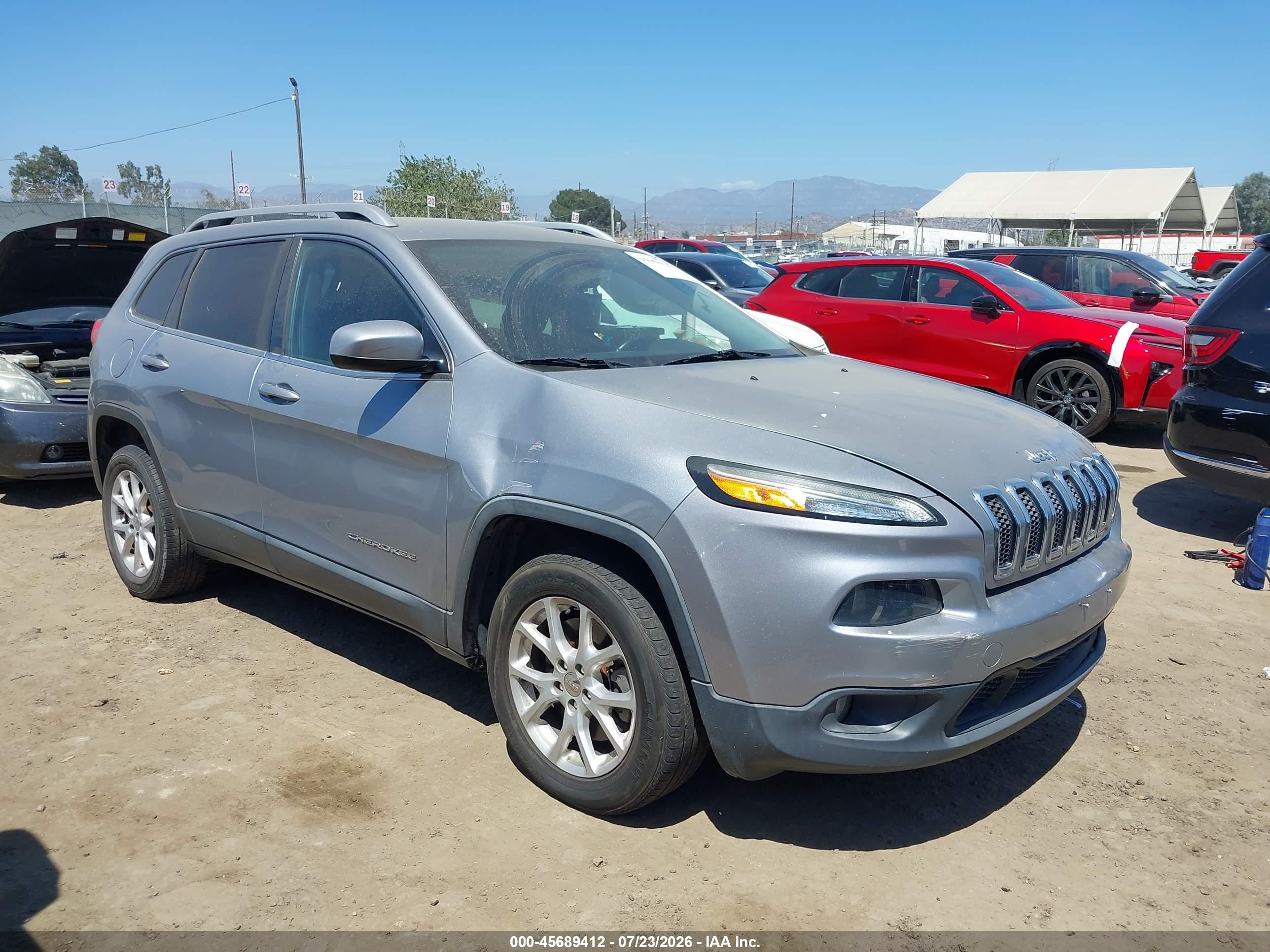 2014 Jeep Cherokee Latitude Silver vin: 1C4PJLCB2EW123670