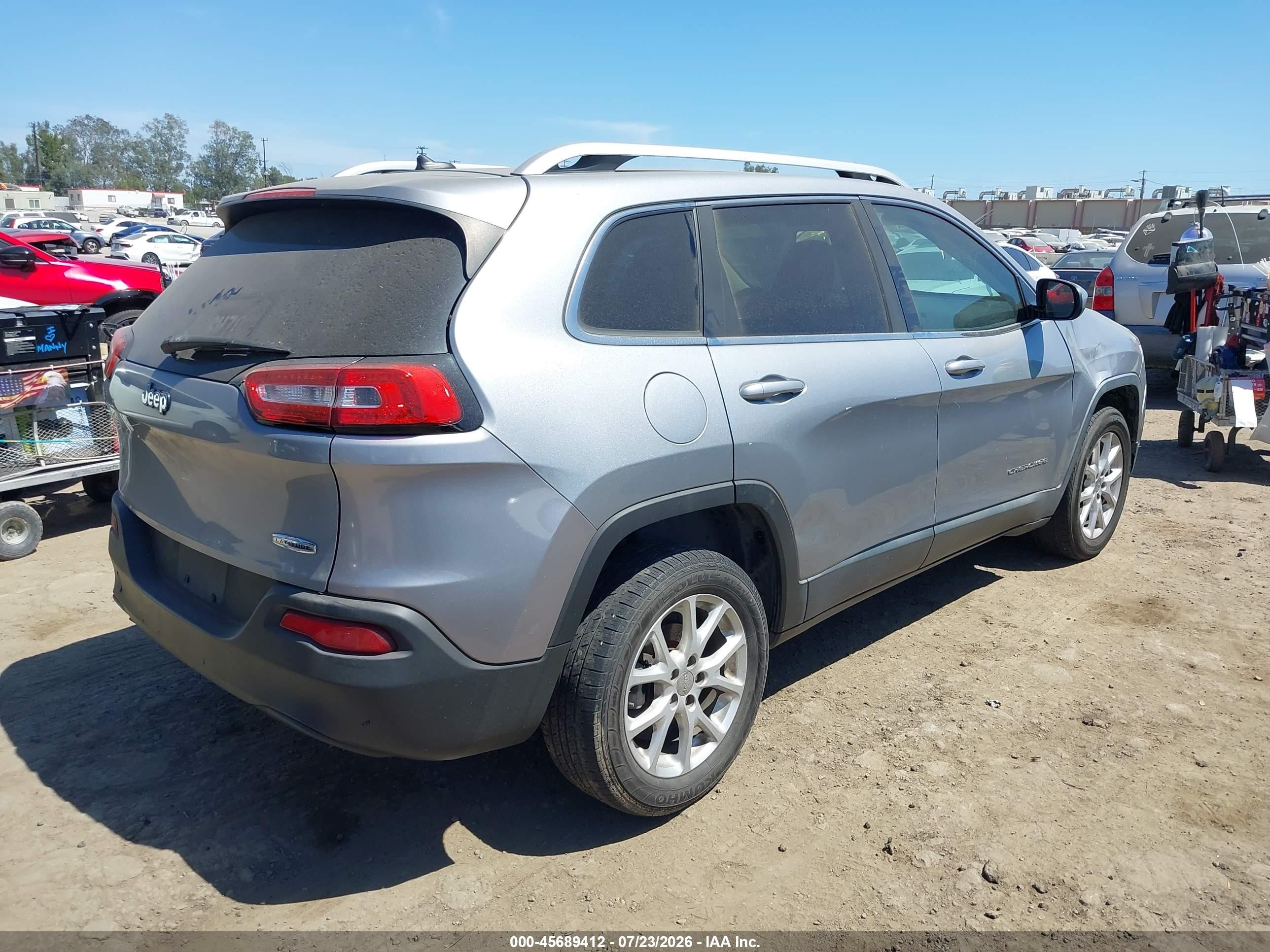 2014 Jeep Cherokee Latitude Silver vin: 1C4PJLCB2EW123670
