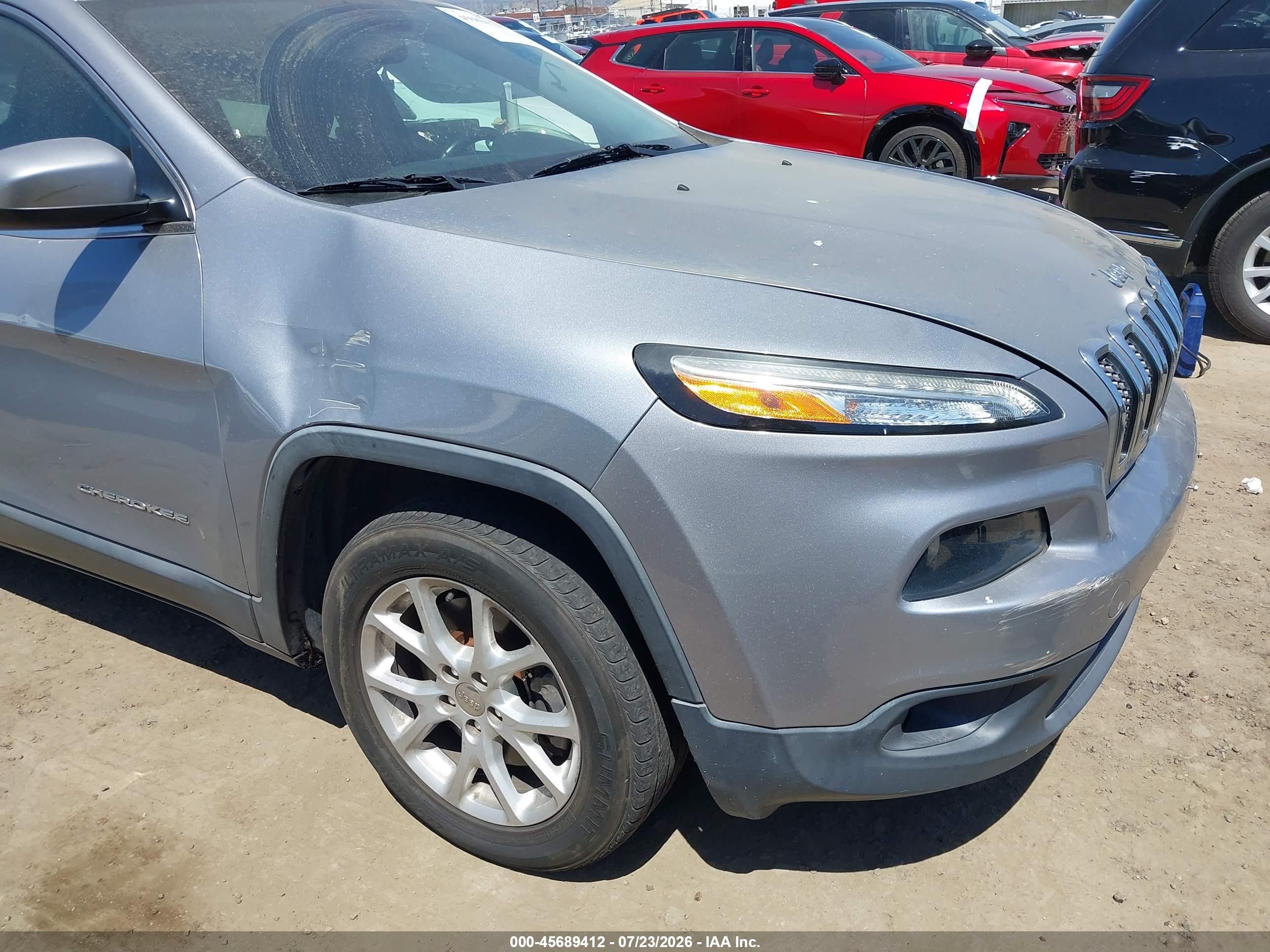 2014 Jeep Cherokee Latitude Silver vin: 1C4PJLCB2EW123670