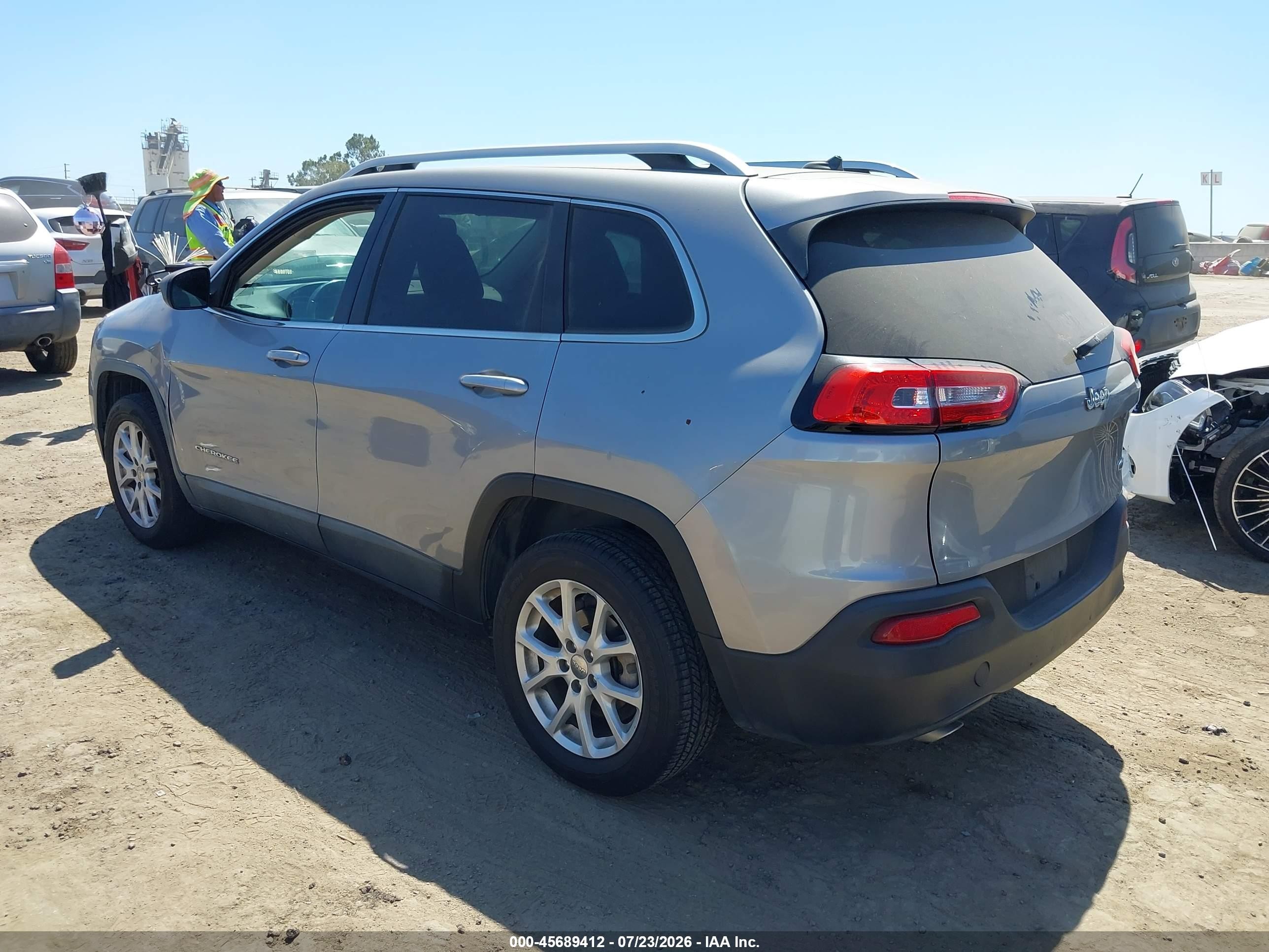 2014 Jeep Cherokee Latitude Silver vin: 1C4PJLCB2EW123670