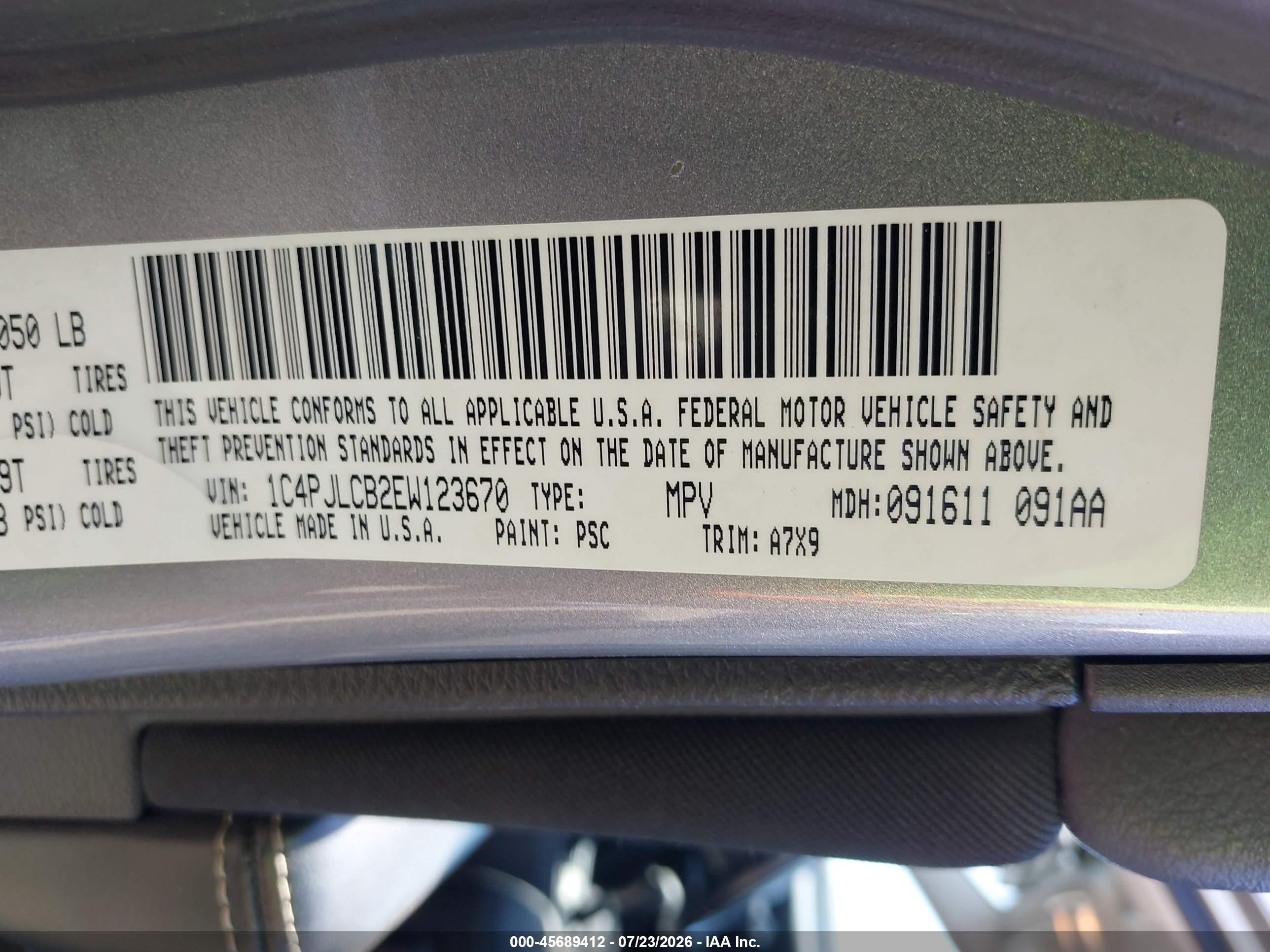 2014 Jeep Cherokee Latitude Silver vin: 1C4PJLCB2EW123670