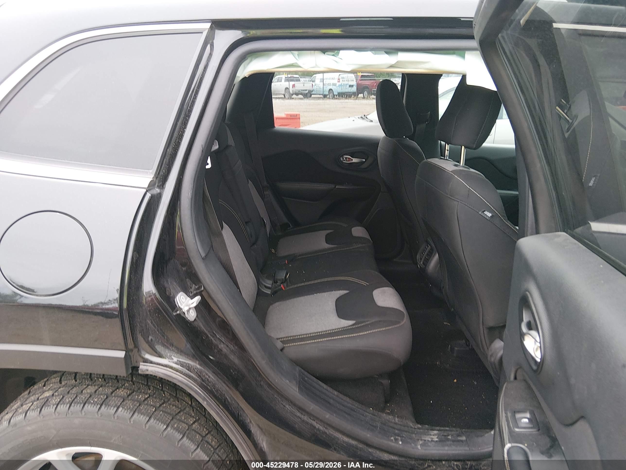 2014 Jeep Cherokee Latitude Black vin: 1C4PJLCB2EW154028