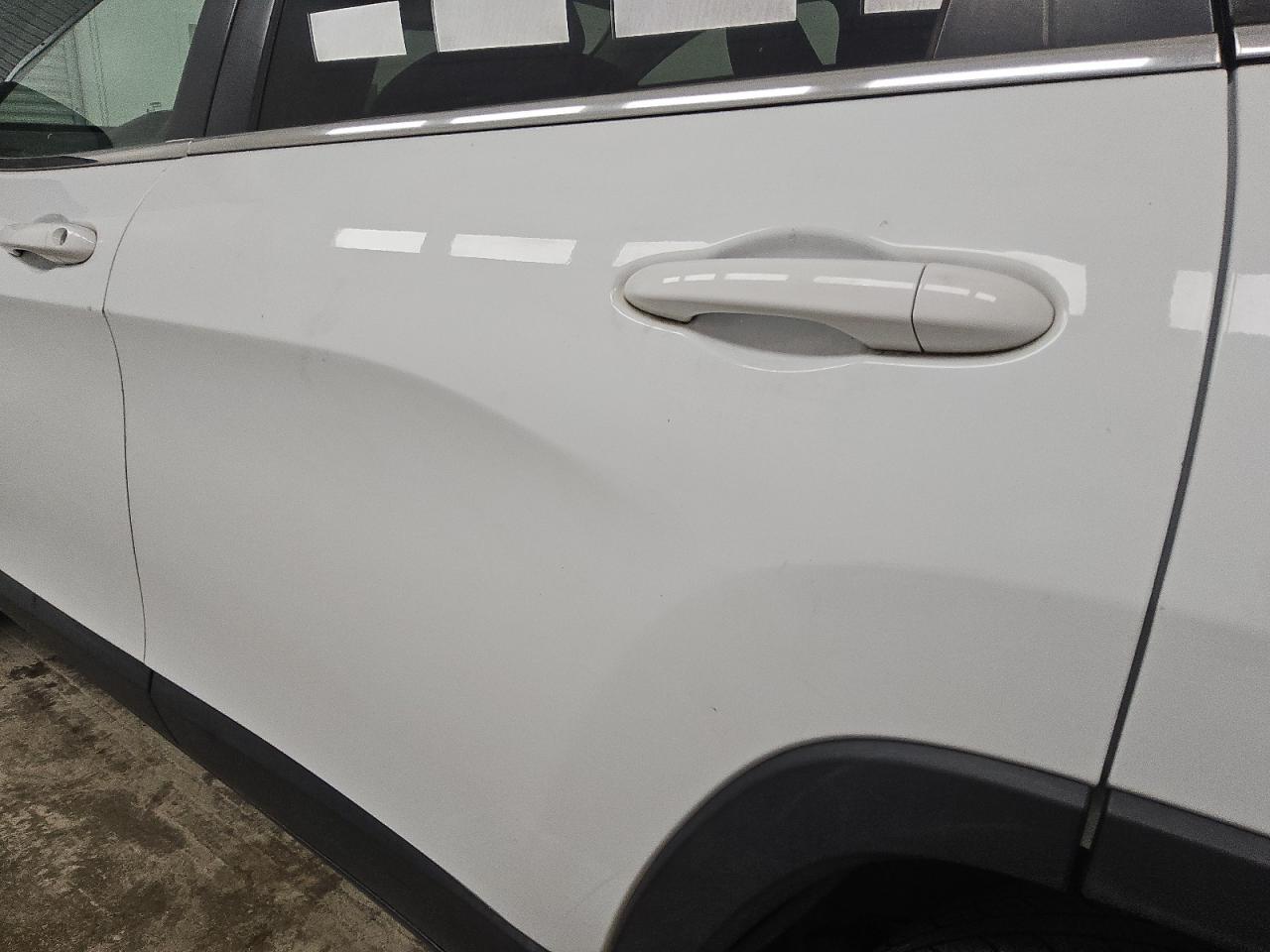 2014 Jeep Cherokee Latitude Белый vin: 1C4PJLCB2EW181455 Damage: Left Rear Door, Chipped, 3