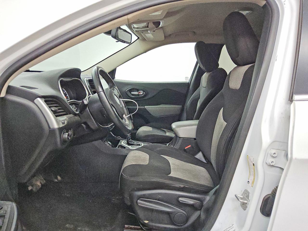 2014 Jeep Cherokee Latitude Белый vin: 1C4PJLCB2EW181455
