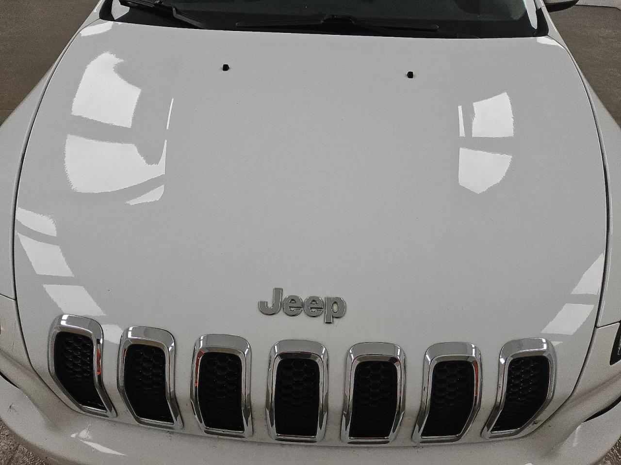 2014 Jeep Cherokee Latitude Белый vin: 1C4PJLCB2EW181455 Damage: Hood, Chipped, 2