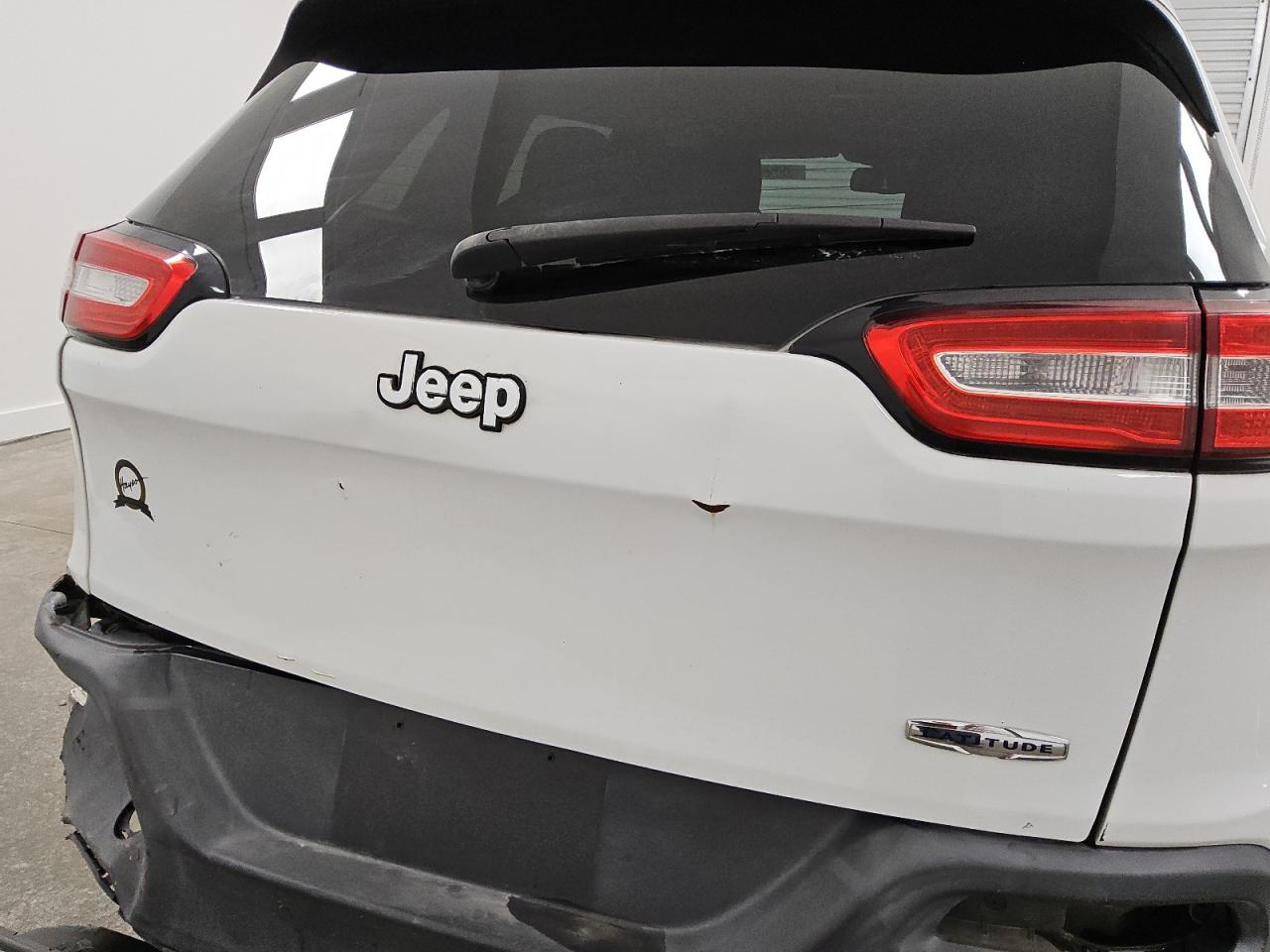 2014 Jeep Cherokee Latitude Белый vin: 1C4PJLCB2EW181455 Damage: Lift Gate, Multiple Dents/Paint Damage, 2