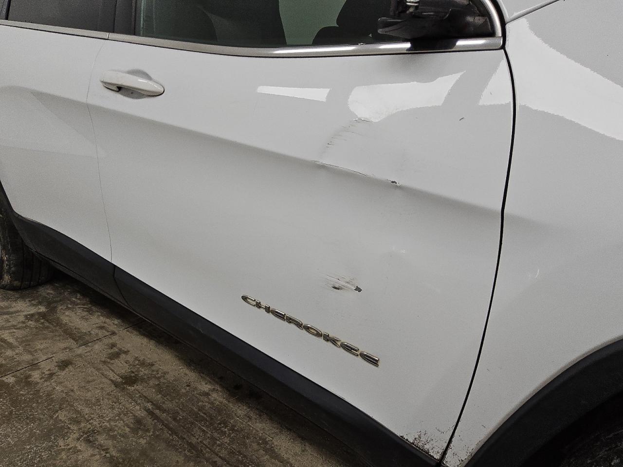 2014 Jeep Cherokee Latitude Белый vin: 1C4PJLCB2EW181455 Damage: Right Front Door, Multiple Dents/Paint Damage, 3