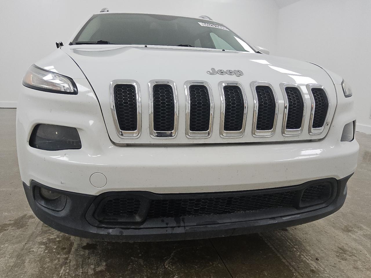 2014 Jeep Cherokee Latitude Белый vin: 1C4PJLCB2EW181455 Damage: Front Bumper, Dent(S) W/ Paint Dmg, 1 To 2 Inches