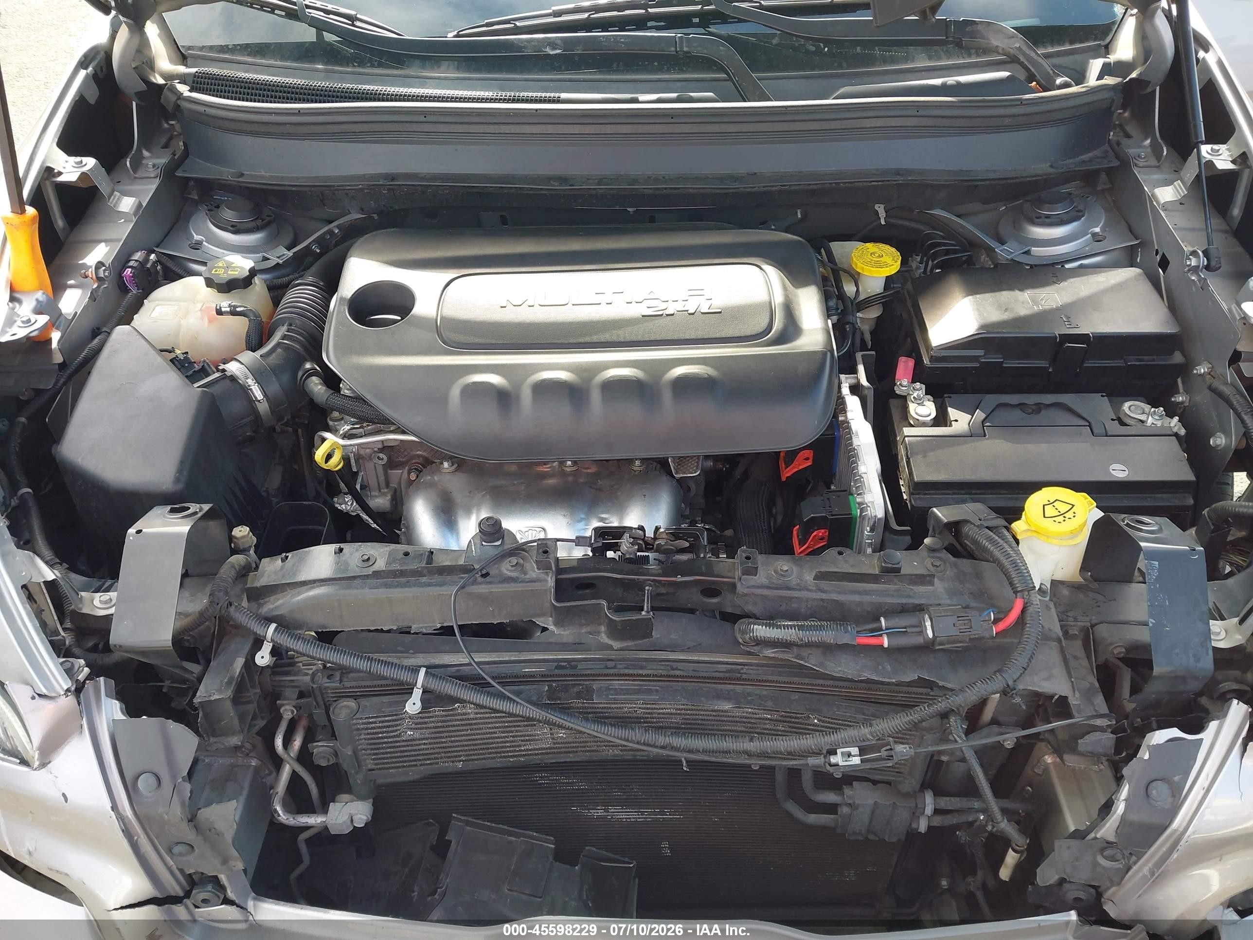2014 Jeep Cherokee Latitude Silver vin: 1C4PJLCB2EW221288