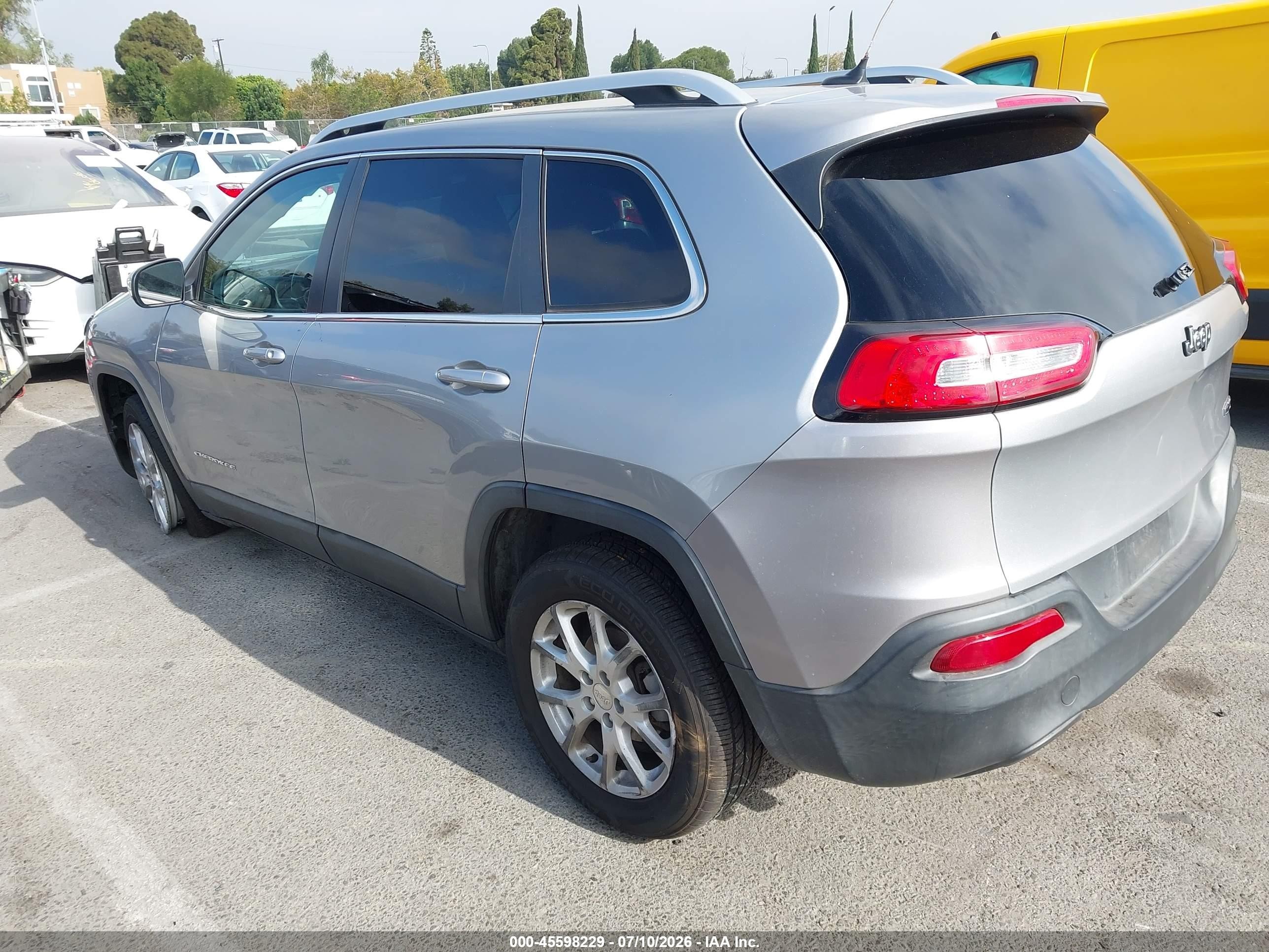 2014 Jeep Cherokee Latitude Silver vin: 1C4PJLCB2EW221288