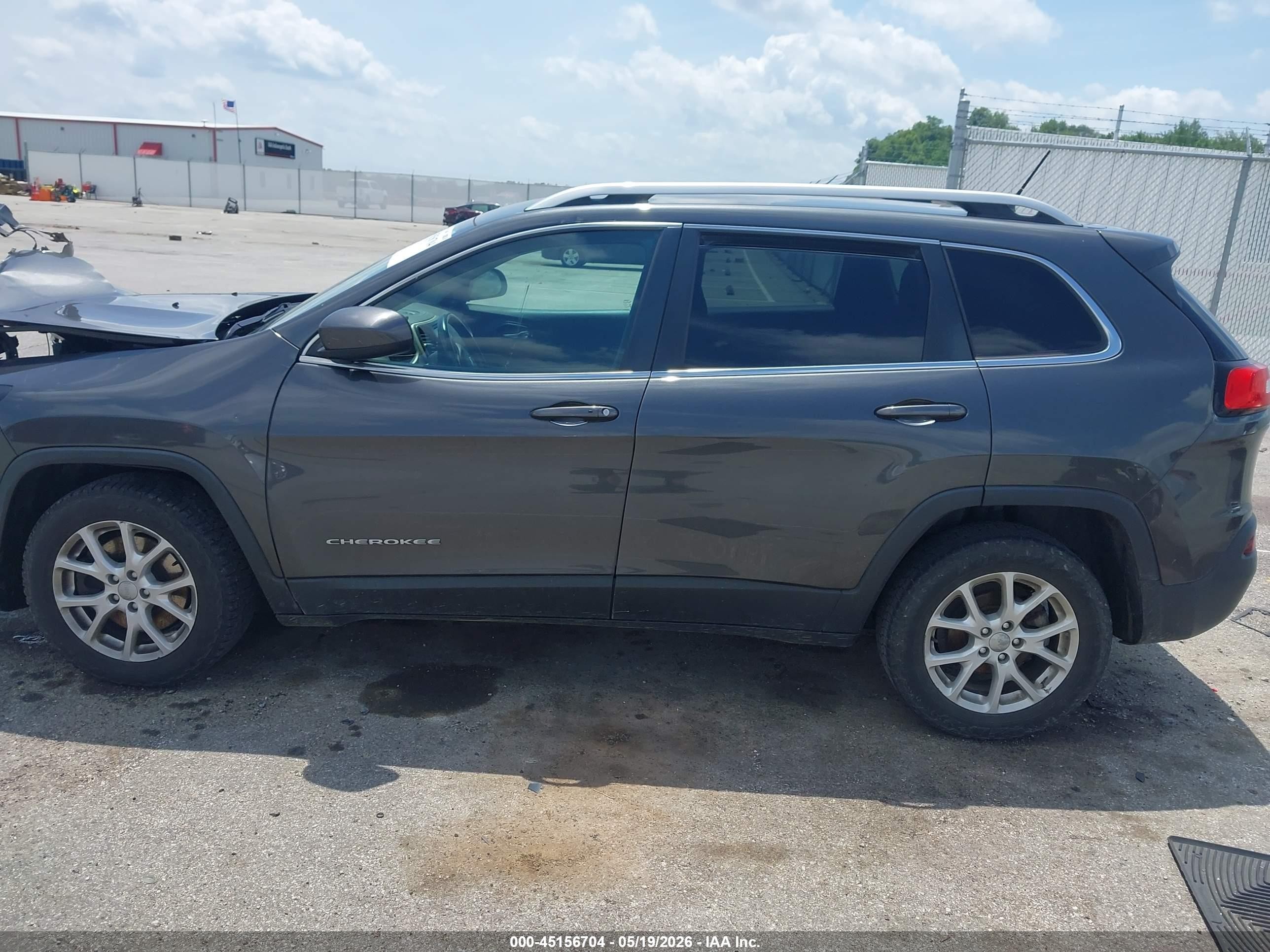2015 Jeep Cherokee Latitude Gray vin: 1C4PJLCB2FW629307