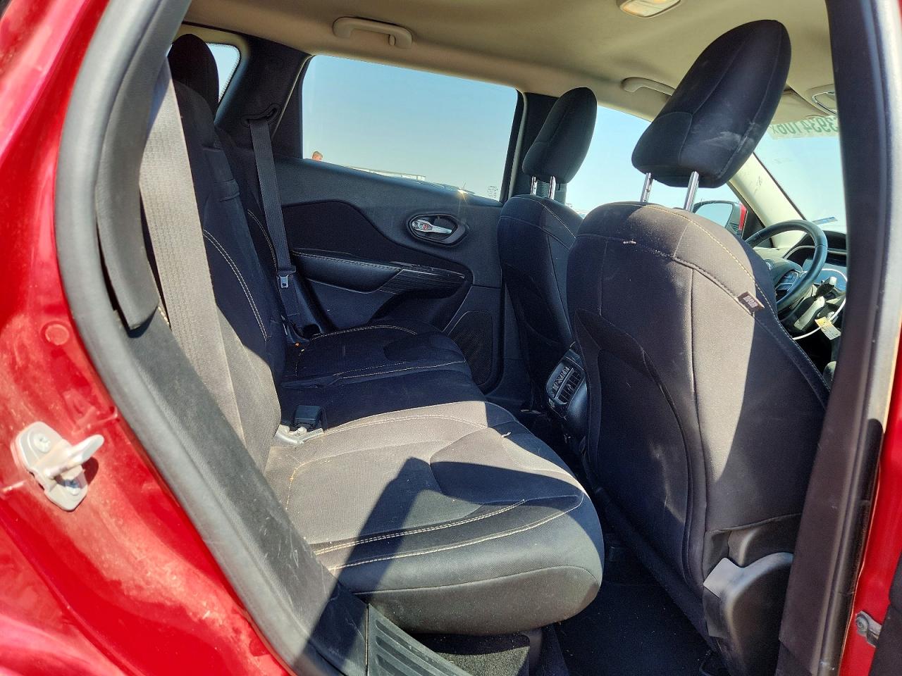 2015 Jeep Cherokee Latitude Красный vin: 1C4PJLCB2FW643093