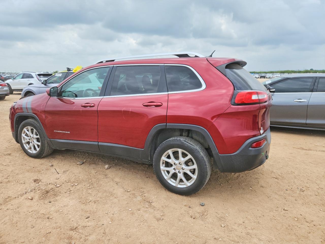 2015 Jeep Cherokee Latitude Maroon vin: 1C4PJLCB2FW657415