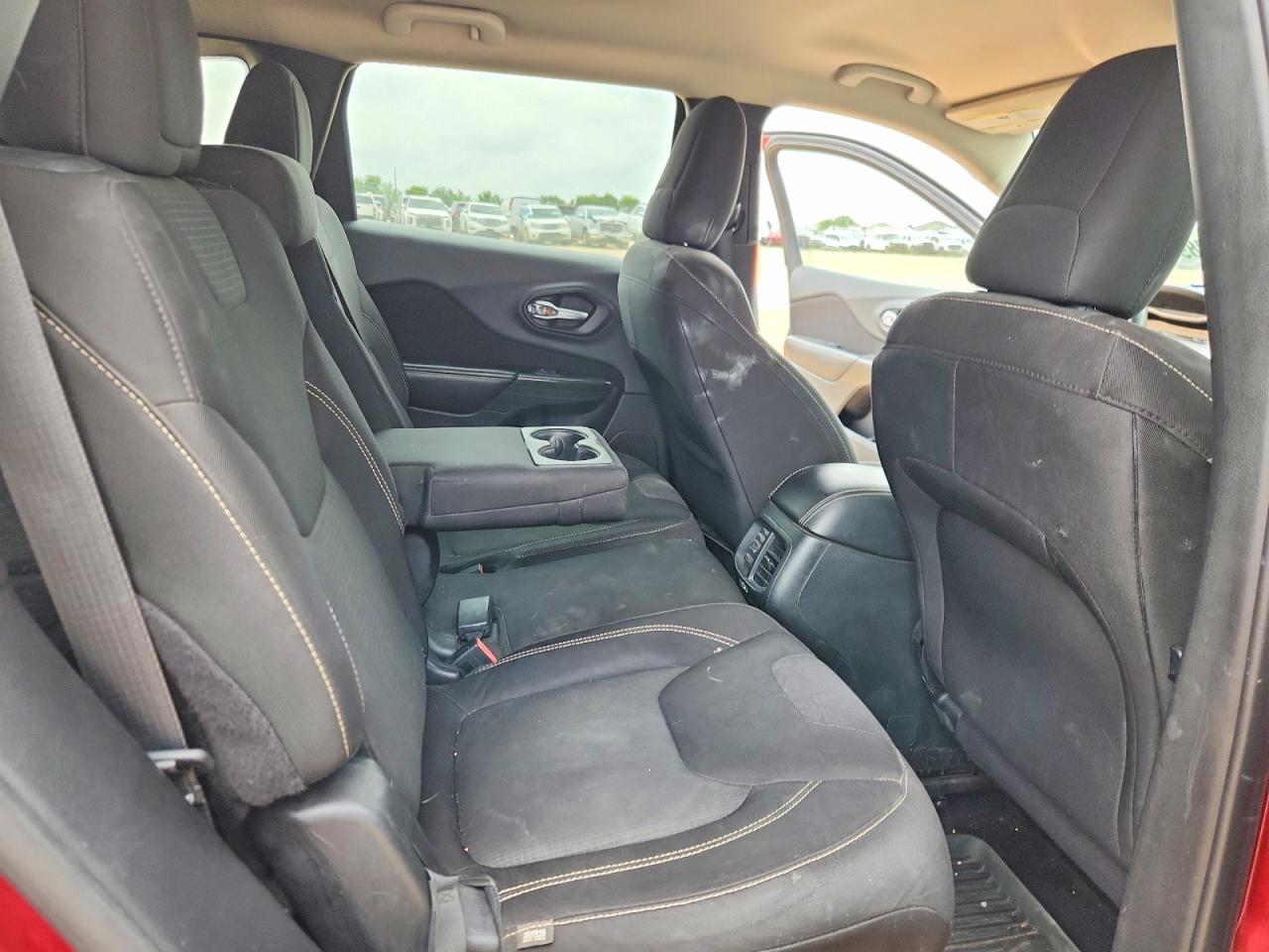 2015 Jeep Cherokee Latitude Maroon vin: 1C4PJLCB2FW657415