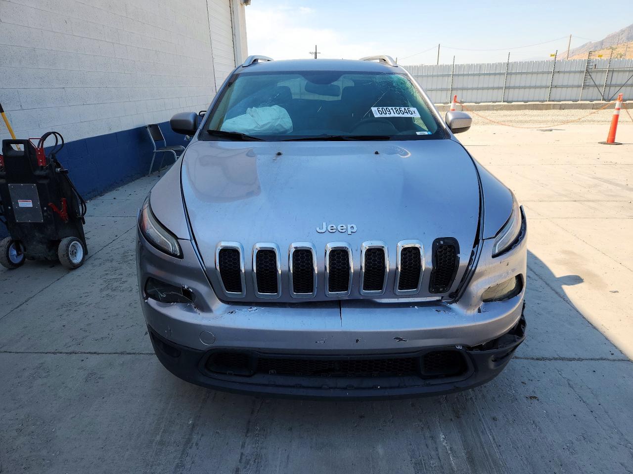 2015 Jeep Cherokee Latitude Silver vin: 1C4PJLCB2FW670441