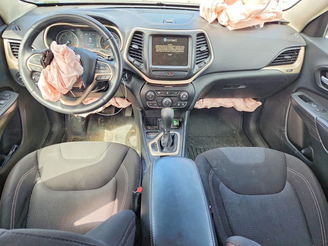 2015 Jeep Cherokee Latitude Silver vin: 1C4PJLCB2FW670441
