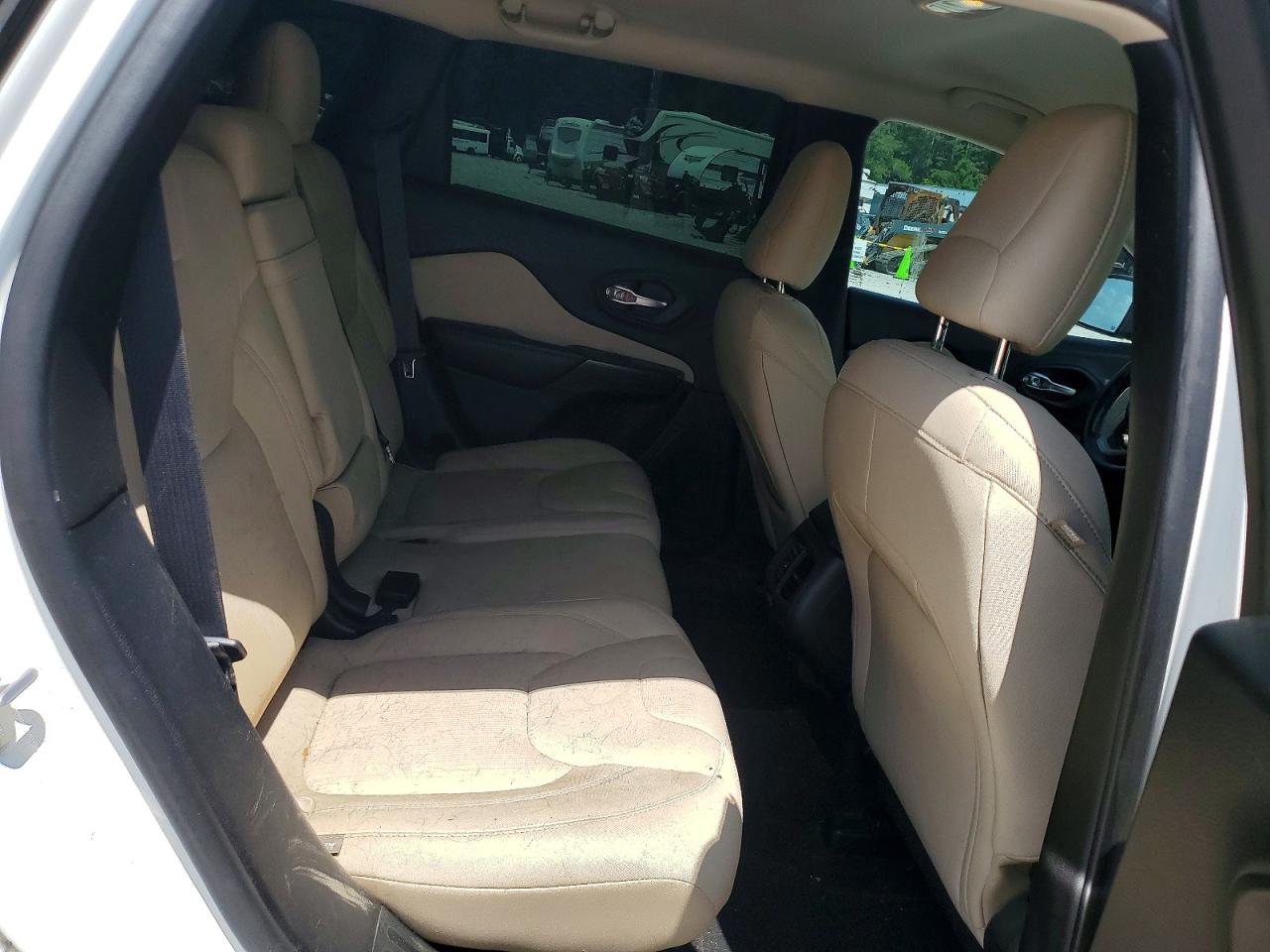 2015 Jeep Cherokee Latitude White vin: 1C4PJLCB2FW676708