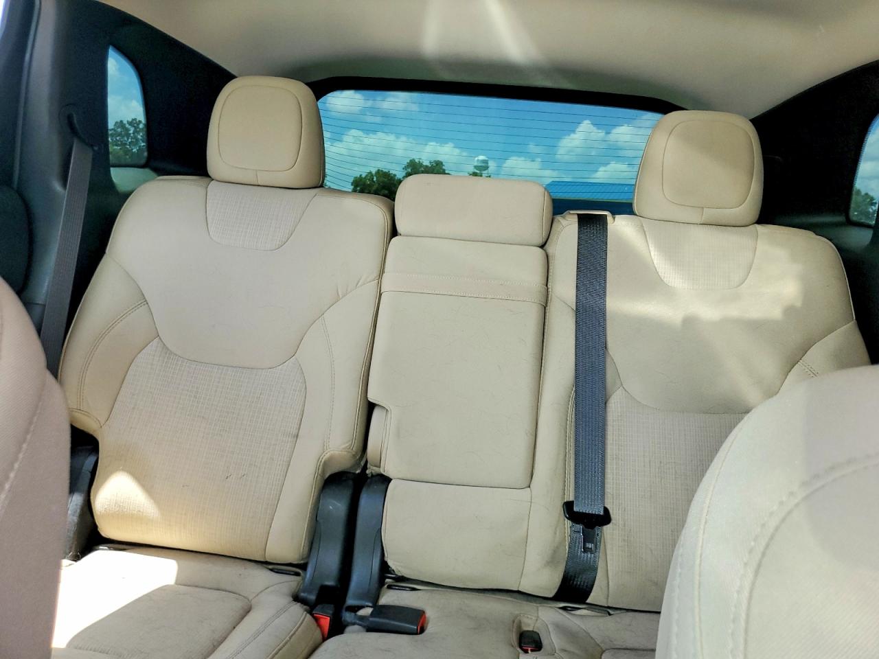 2015 Jeep Cherokee Latitude White vin: 1C4PJLCB2FW676708