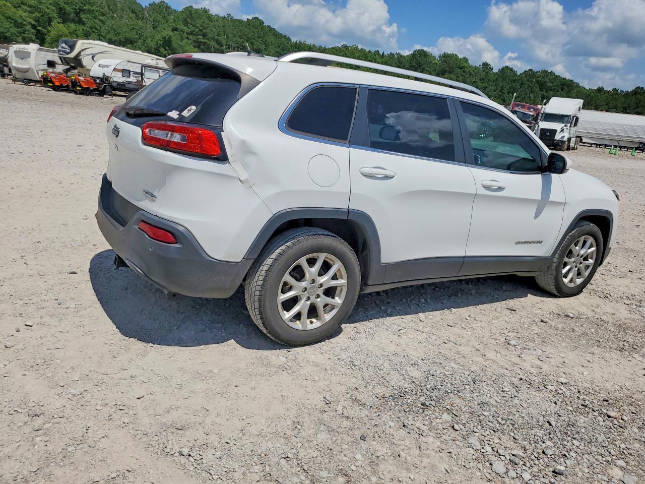 2015 Jeep Cherokee Latitude White vin: 1C4PJLCB2FW676708