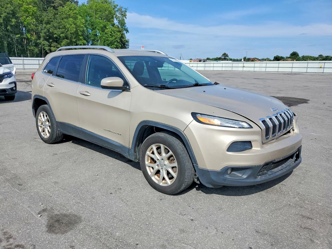 2015 Jeep Cherokee Latitude Gold vin: 1C4PJLCB2FW683738