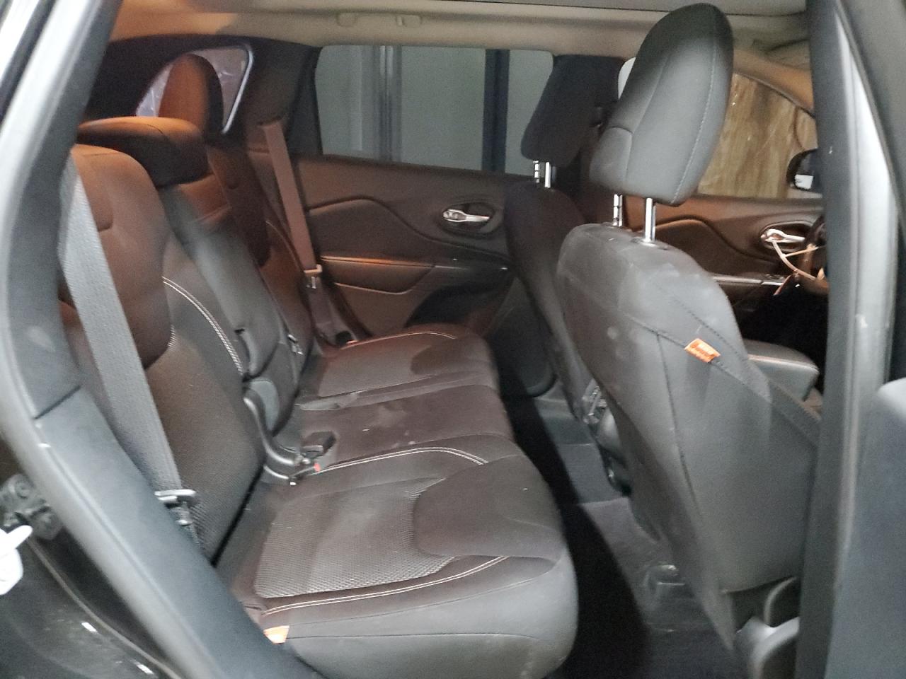 2016 Jeep Cherokee Latitude Black vin: 1C4PJLCB2GW302973