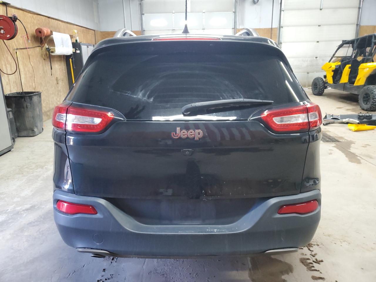 2016 Jeep Cherokee Latitude Black vin: 1C4PJLCB2GW302973