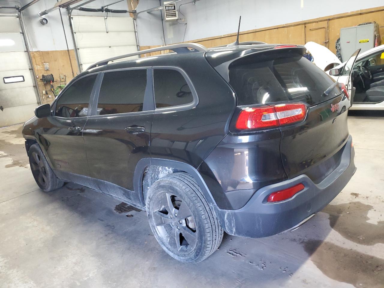 2016 Jeep Cherokee Latitude Black vin: 1C4PJLCB2GW302973