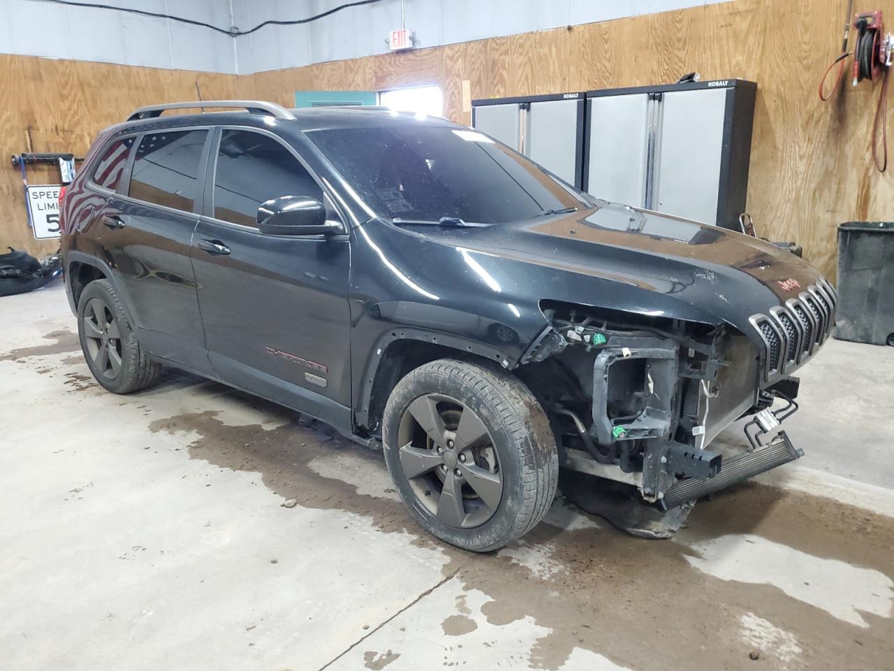 2016 Jeep Cherokee Latitude Black vin: 1C4PJLCB2GW302973