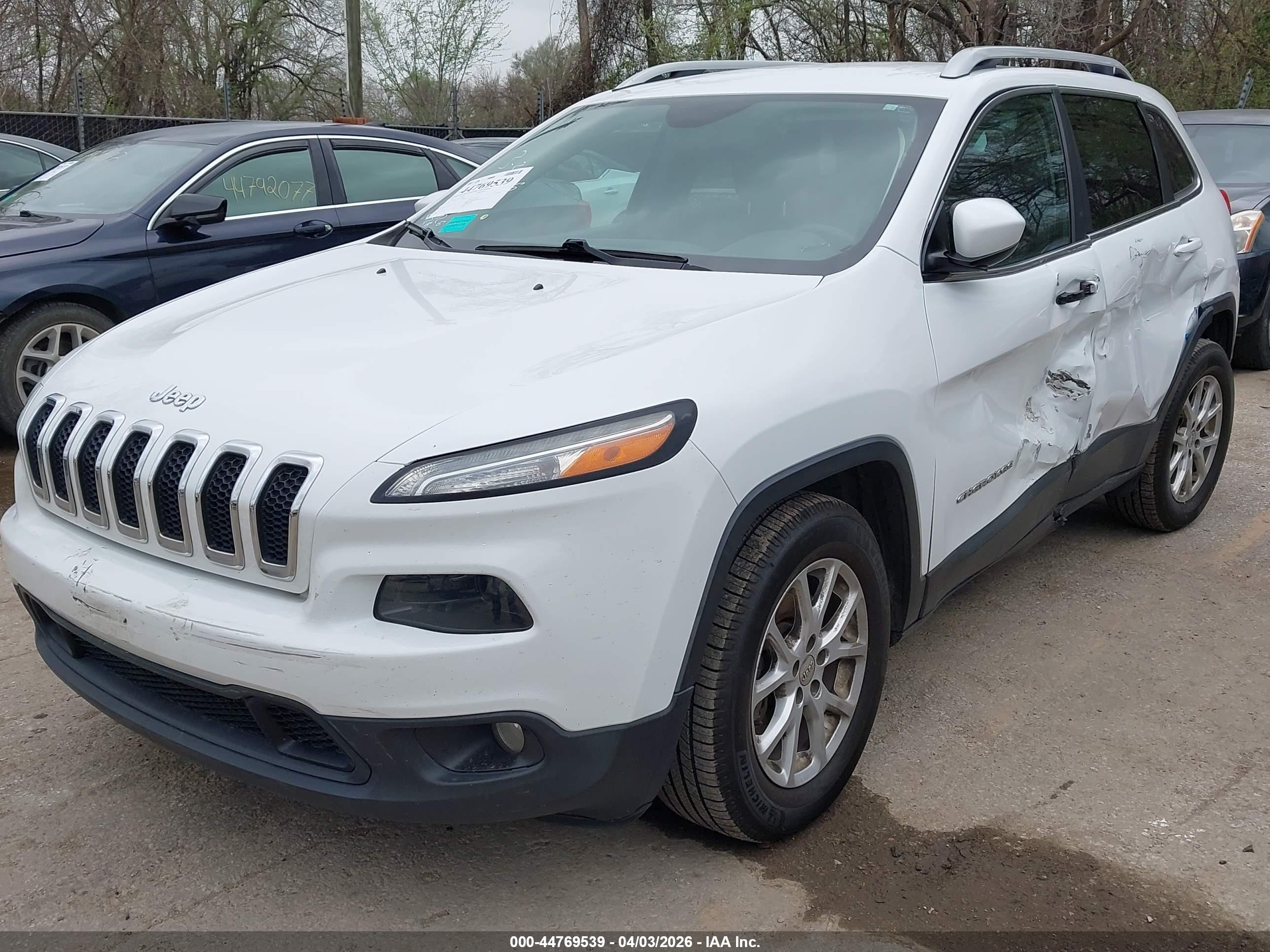 2017 Jeep Cherokee Latitude Fwd White vin: 1C4PJLCB2HD239726